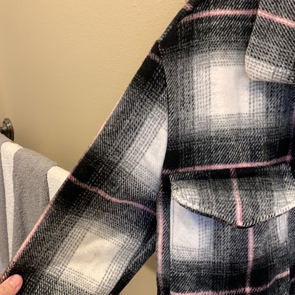 NWT Miss Selfie Oversized Shacket M – Grey Pink Plaid Button Jacket Casual Cozy - Picture 11 of 15